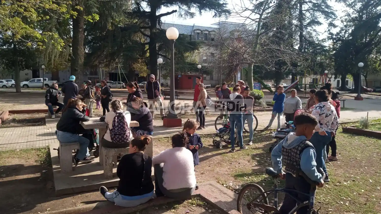 Vecinos del barrio "Los Espinillos" reclamaron frente al Municipio por obras inconclusas