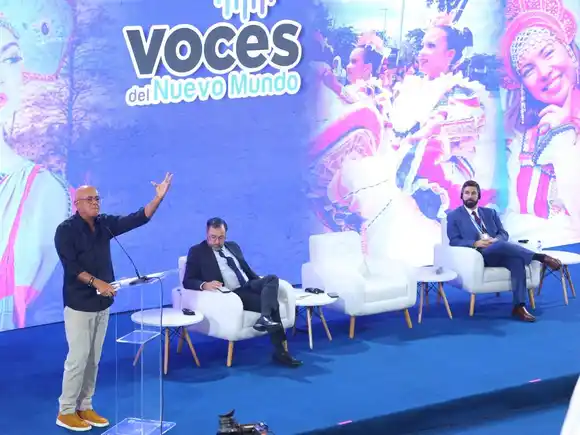 Jorge Rodríguez culpa al "imperialismo de atentar contra la verdad" a través de las RR.SS.