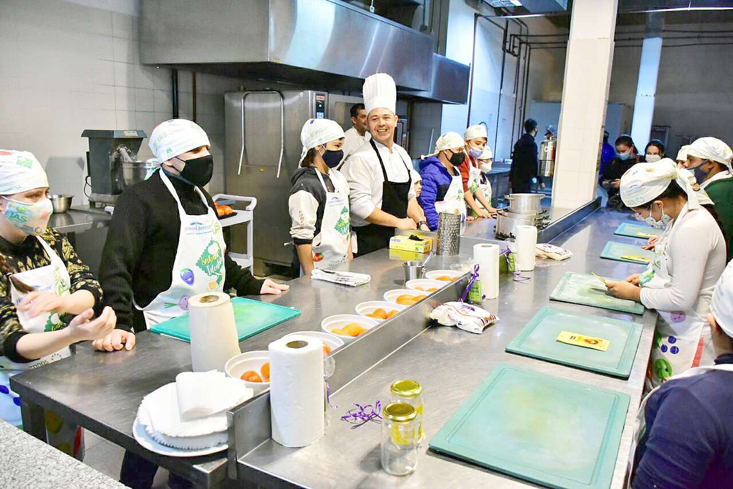 Sabores con identidad: en la 3.a clase los 
niños aprendieron a hacer conservas de tomate