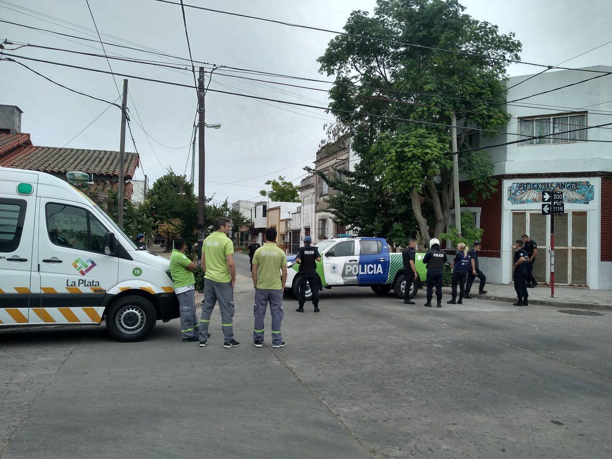 La Plata: Un hombre asesinó a su hijastro de 10 años, baleó a su exmujer, se atrincheró y luego murió
