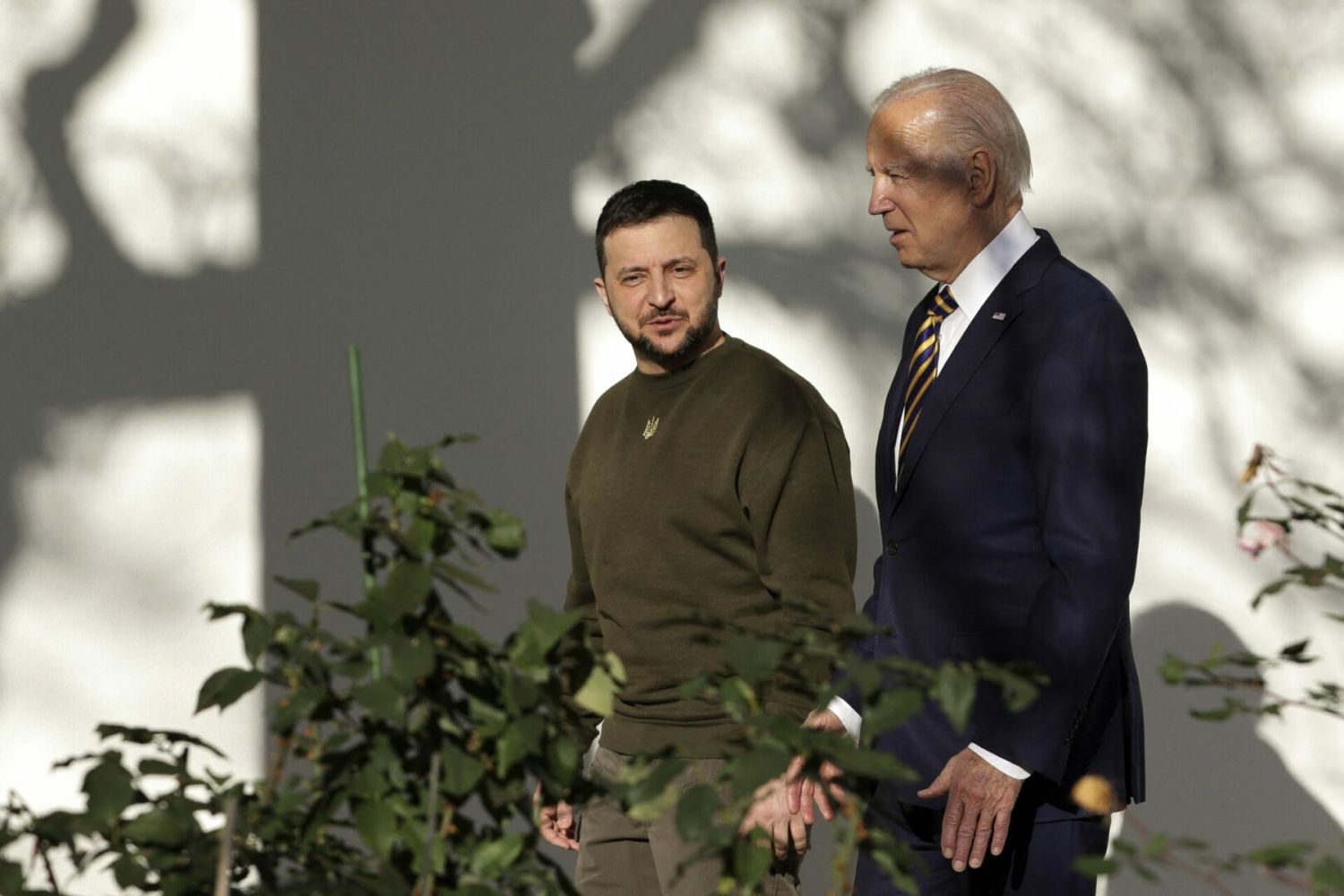 BIDEN RESTEADO CON ZELENSKI, «se asegurará que el mundo apoye» a Ucrania