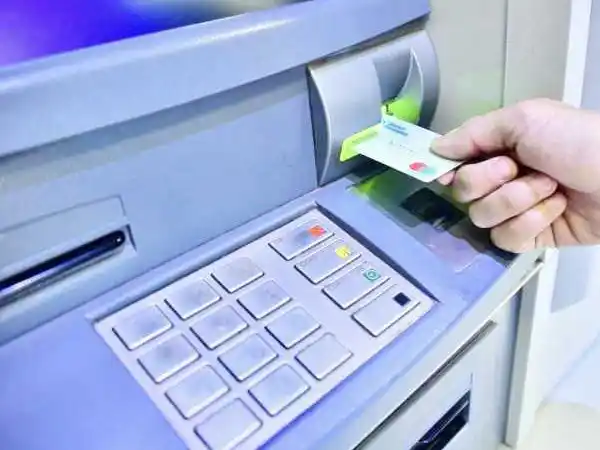 El Gobierno garantizó el pago de salarios y
el medio aguinaldo pese a la crisis nacional