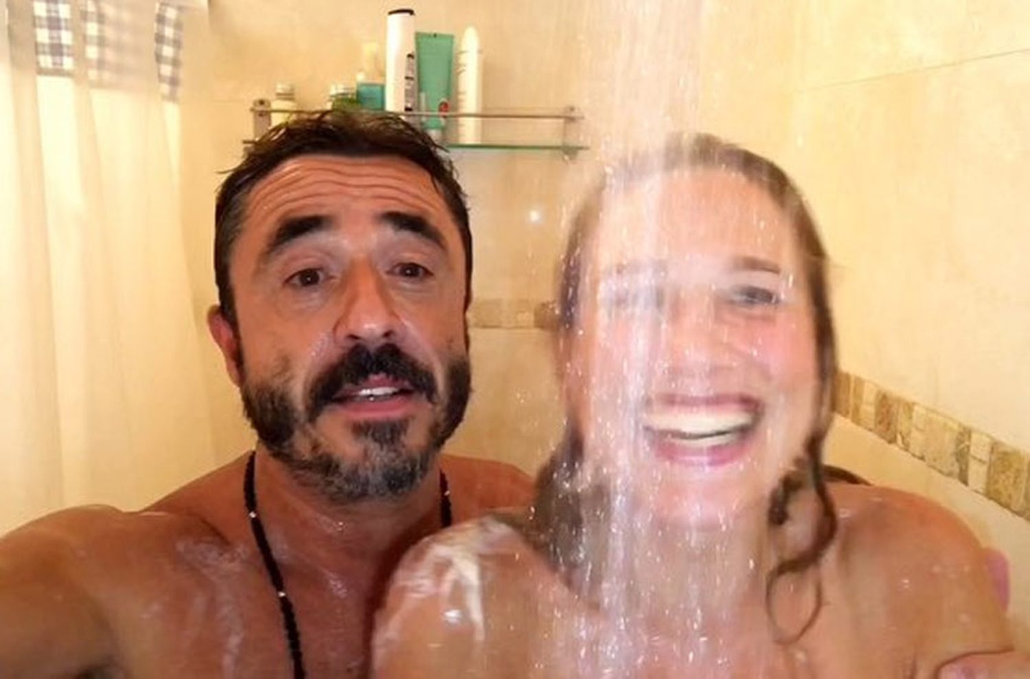 ¡A pura risa! Pablo Granados se bañó con Alina Moine