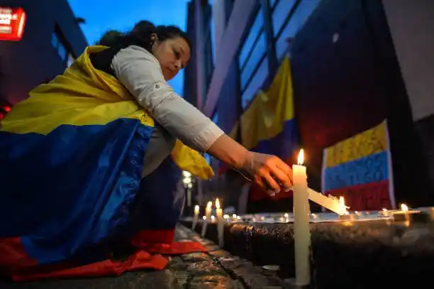 Joven ASESINADO EN CALI con disparo desde un carro