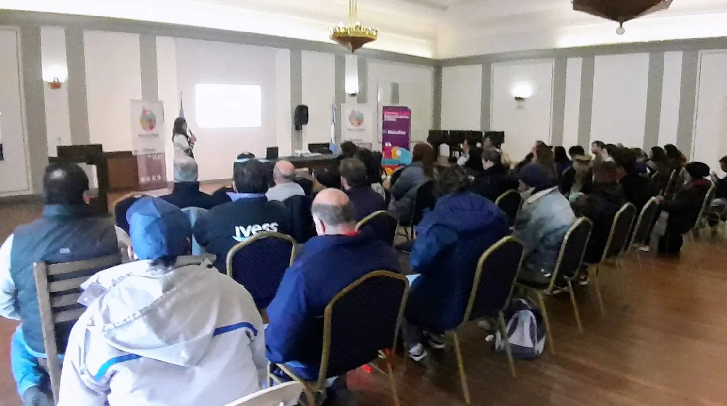 Se realiza el curso de manipulación de alimentos