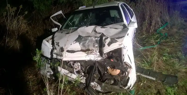 Ruta 20: Una familia despistó, chocó y fue hospitalizada