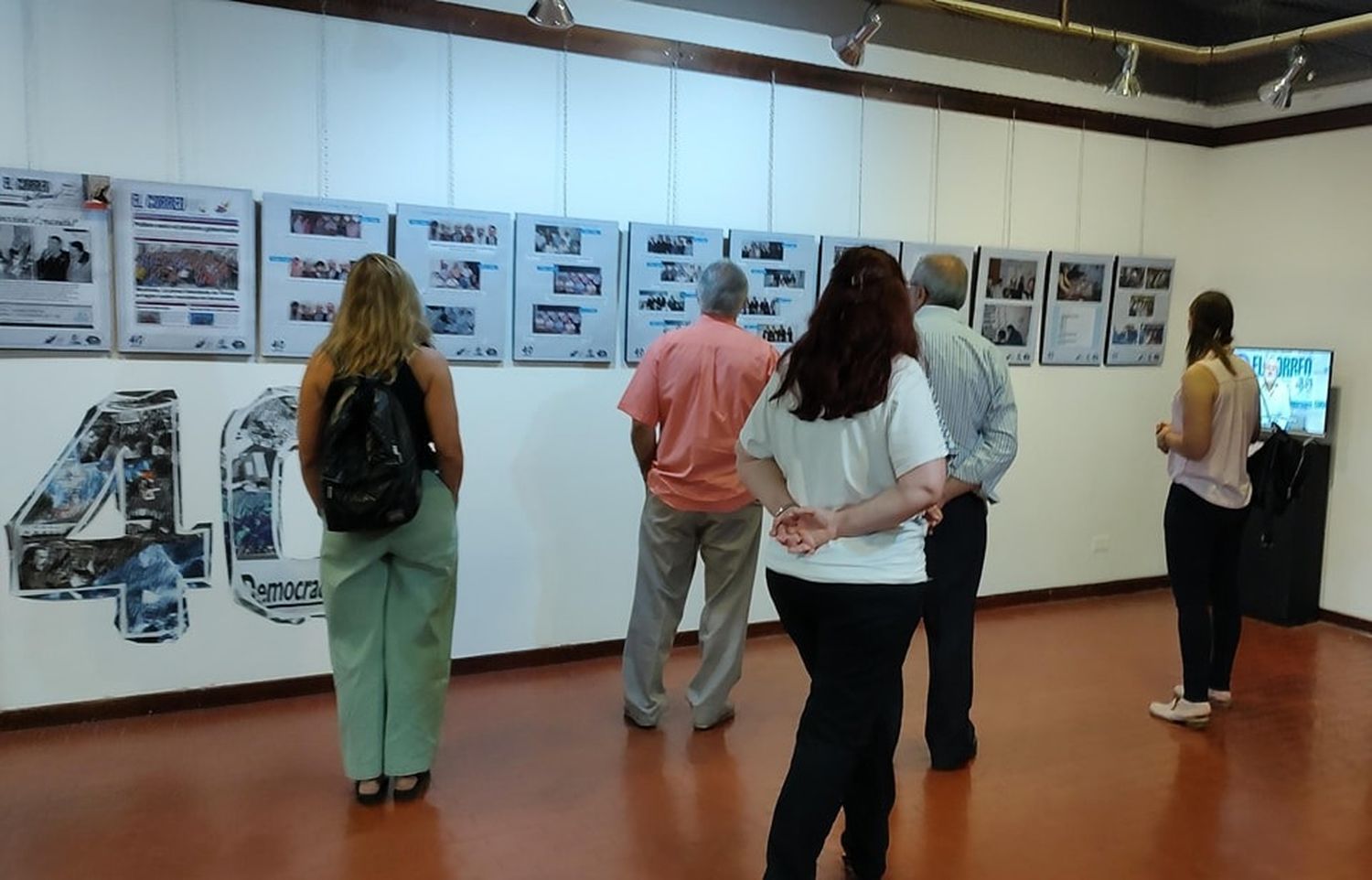 La muestra se expone en el hall municipal. Crédito: Municipalidad de Firmat.