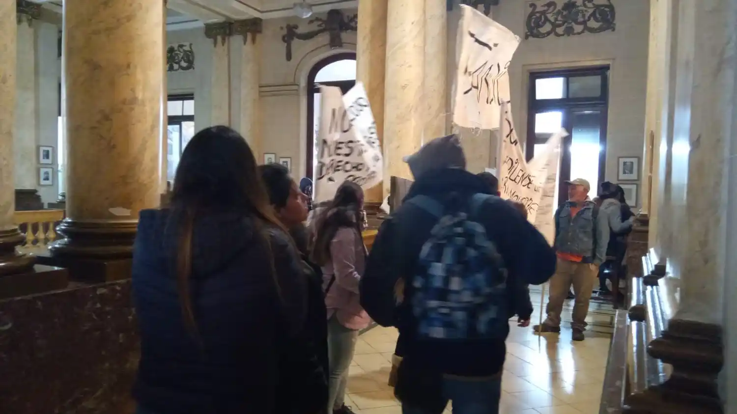 Vecinos de La Movediza se congregaron en la Municipalidad.