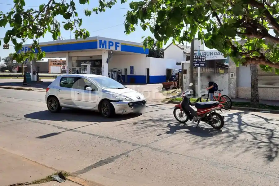 Accidente y tránsito cortado en Av. Ernesto Salva, a metros de Ruta Nacional 34