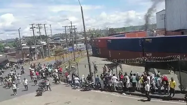 BUENAVENTURA dos muertos en medio del caos