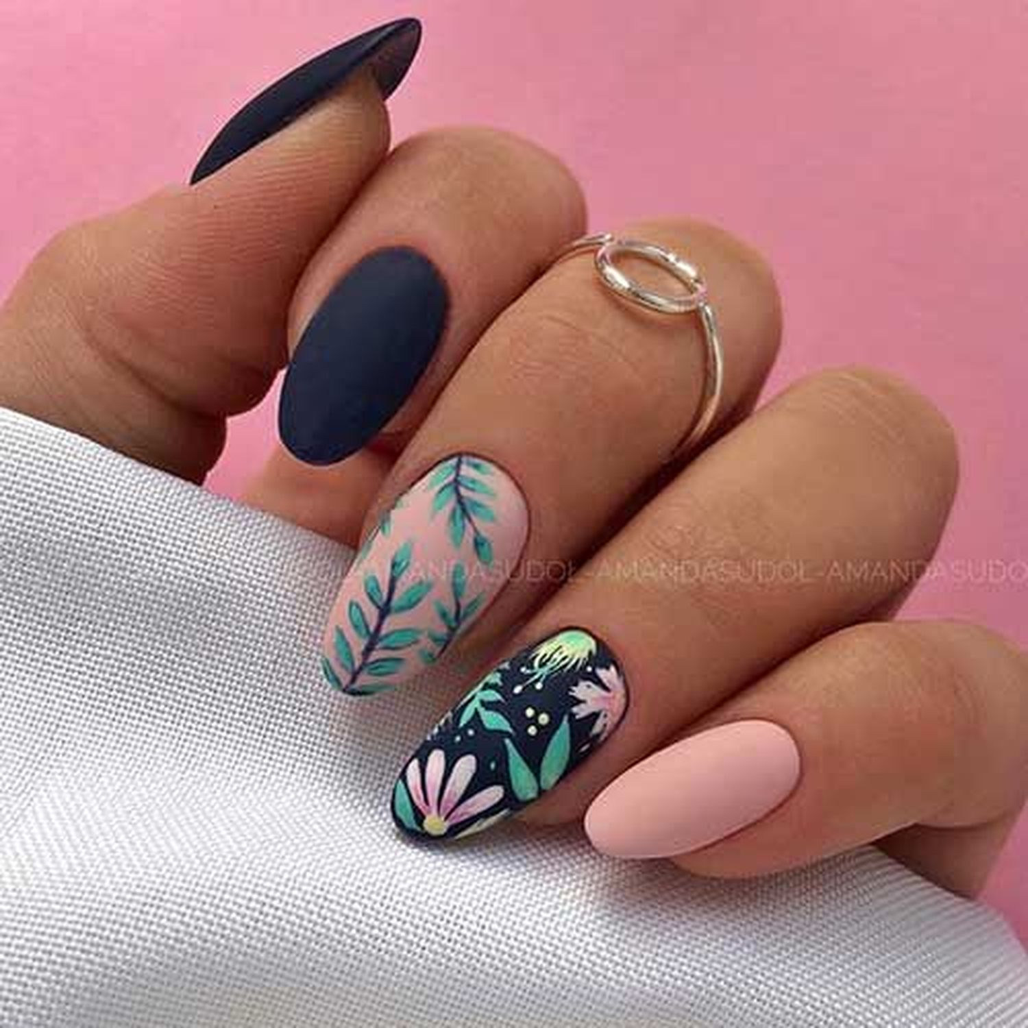 ¿Divertida, sexy o soñadora? Lo que dice el color de tus uñas sobre tu personalidad