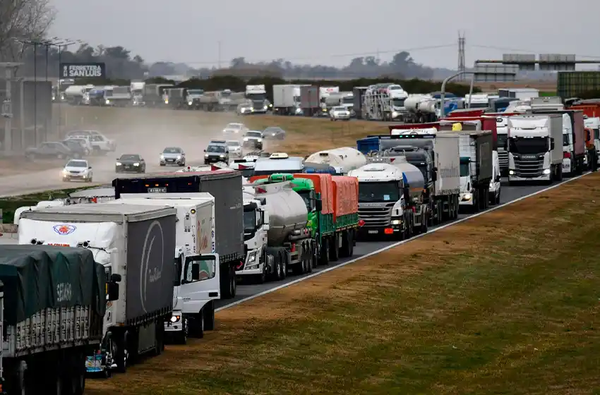 Segundo día de paro de transportistas: cuáles son los cortes totales y parciales