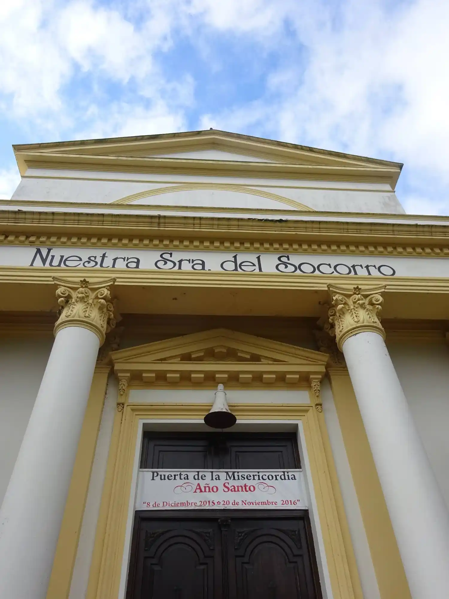 En Nuestra Señora del Socorro el horario diario se fijó a las 20.00 y los domingos hay tres  oficios.