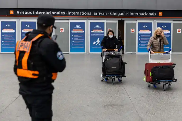Dos nuevos casos con la variante Delta: Ambos habían dado negativo en los PCR de ingreso