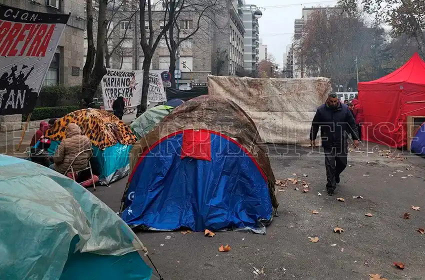 Acampe en el Municipio: "Lo que conseguimos, lo hemos hecho de esta manera lamentablemente"