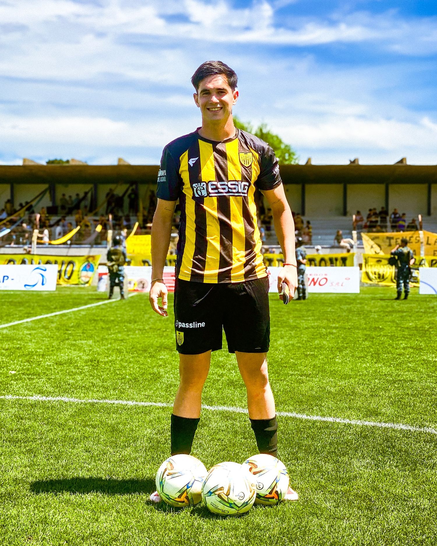 FOTO @CLUBSANTAMARINA De la Vega fue autor de los tres goles de Santamarina.