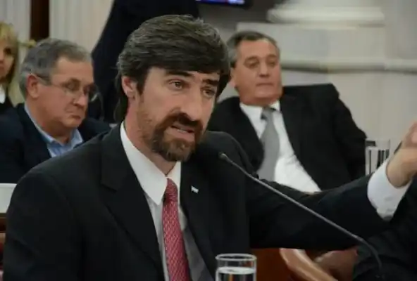 “La decisión de excluir familiares es tardía, mediática y con poco impacto económico”