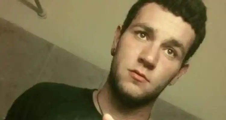 El joven de 25 años apuñalado por la espalda continúa internado, aunque “fuera de peligro”