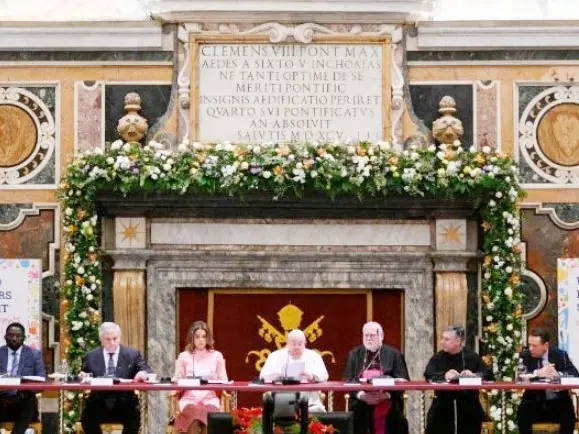 Francisco inaugura una Cumbre sobre los Derechos del Niño