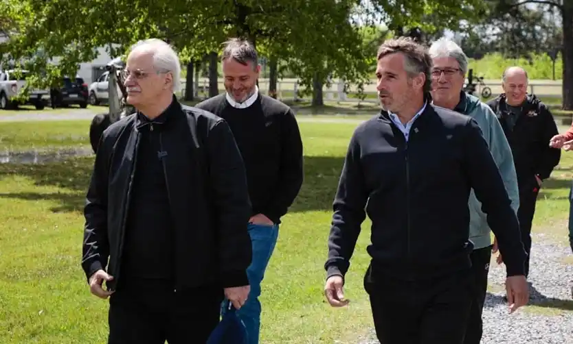 El intendente Achával y Jorge Taiana visitaron el Cenotafio de Pilar