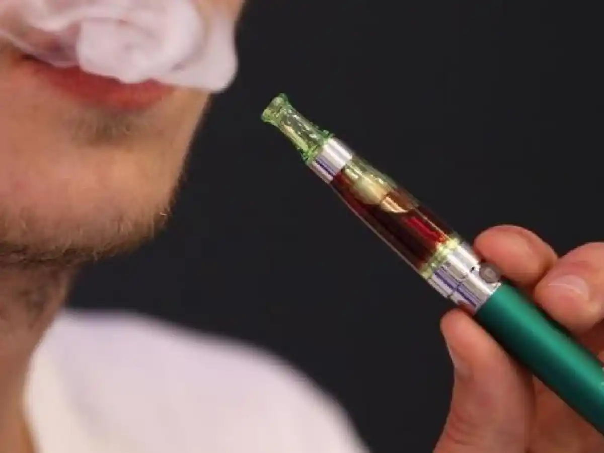 Consumo masivo de cigarrillos electrónicos en jóvenes