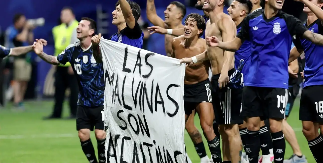 La FIFA analiza la bandera de Malvinas exhibida tras la semifinal ante Inglaterra. Foto: Reuters