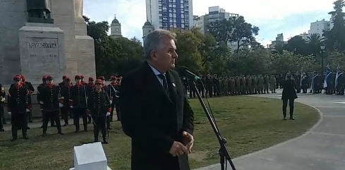 25 de mayo en Bahía Blanca: "Quizás la sabiduría del diálogo es lo que nos esté faltando", dijo Gay
