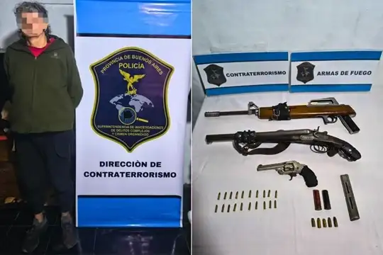 Los efectivos sorprendieron al sospechoso mientras dormía junto a tres armas de fuego y abundante munición.