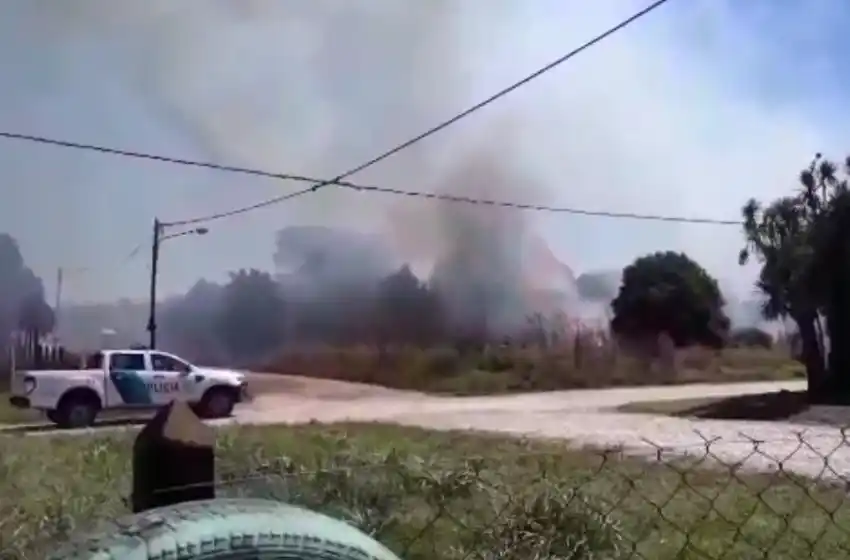 Extinguen por completo el incendio en una plaza de Felix U. Camet