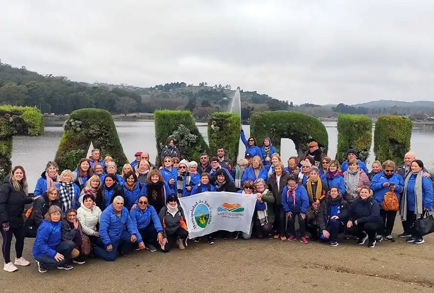 Un contingente de 50 adultos mayores visitó la ciudad de Tandil