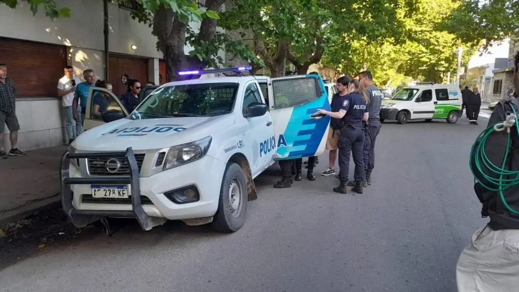 El conductor chocó a varios vehículos