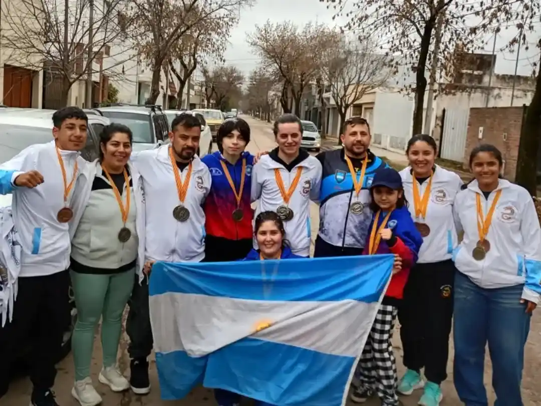 Gran recibimiento para los venadenses tras competir en España