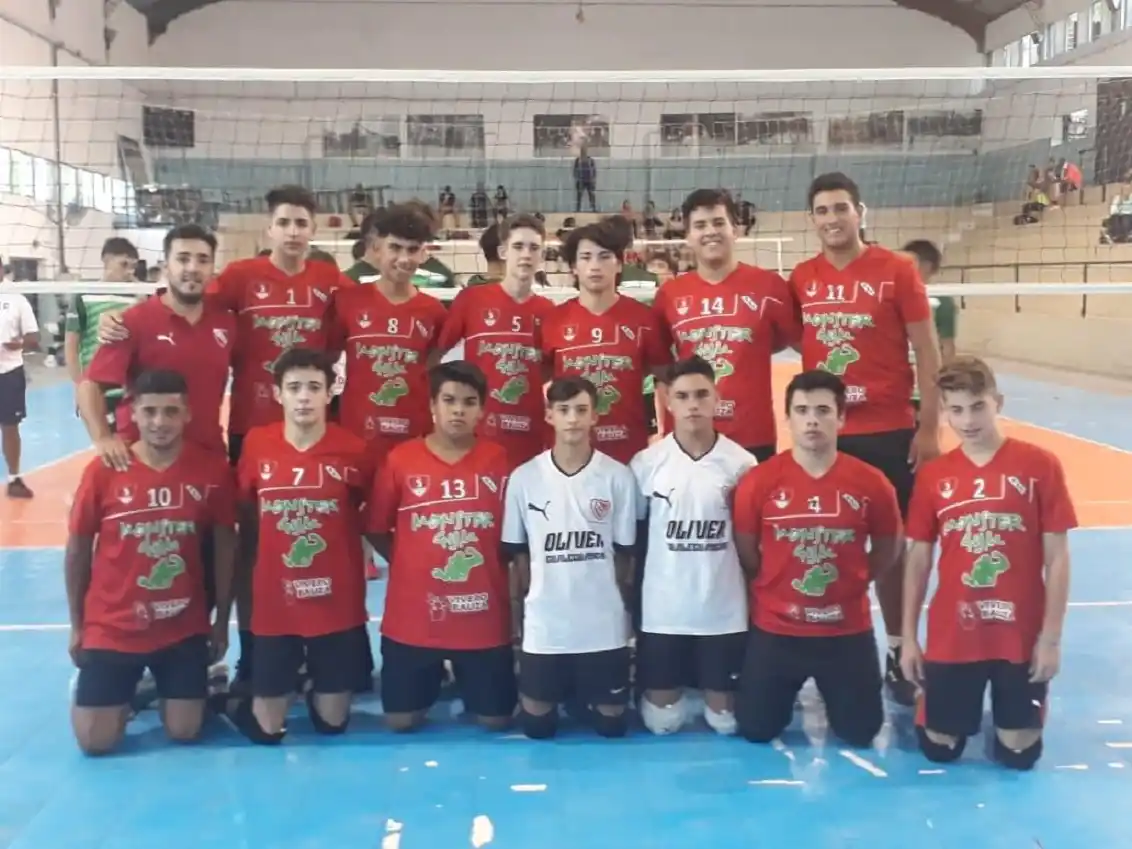 Independiente jugó el Torneo Abierto Sub 18 que organizó Rowing de Paraná