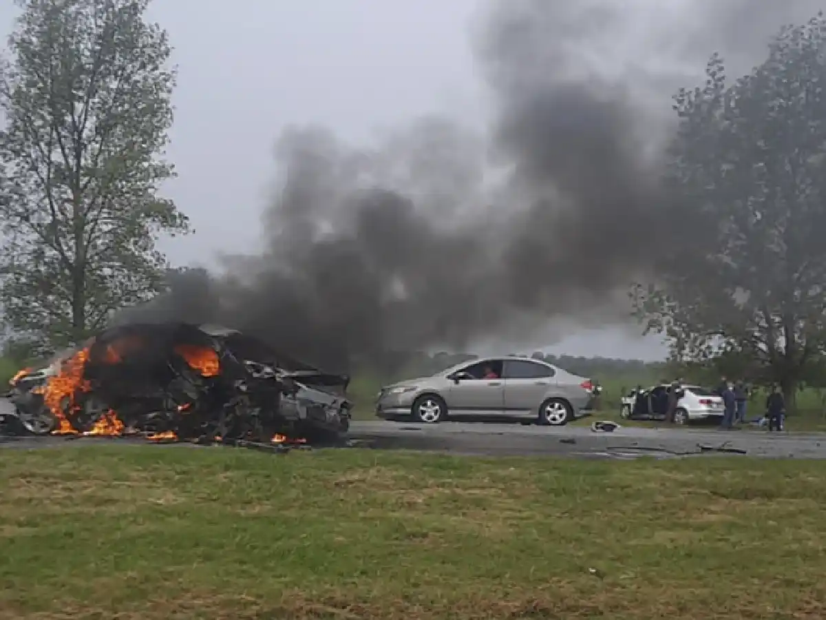 Domingo trágico: tres muertos y cinco heridos en un accidente sobre la ruta nacional 9, en Baradero