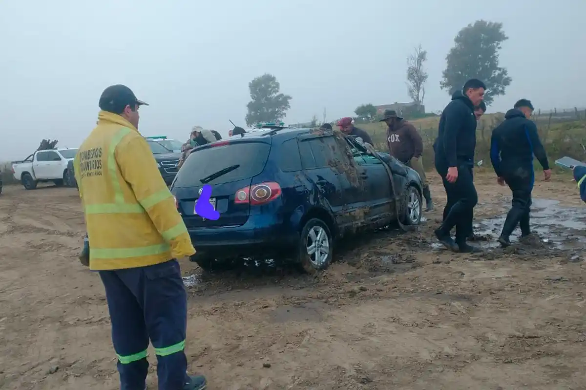 Tragedia en Entre Ríos: dos hombres murieron tras caer con su auto al arroyo Paranacito