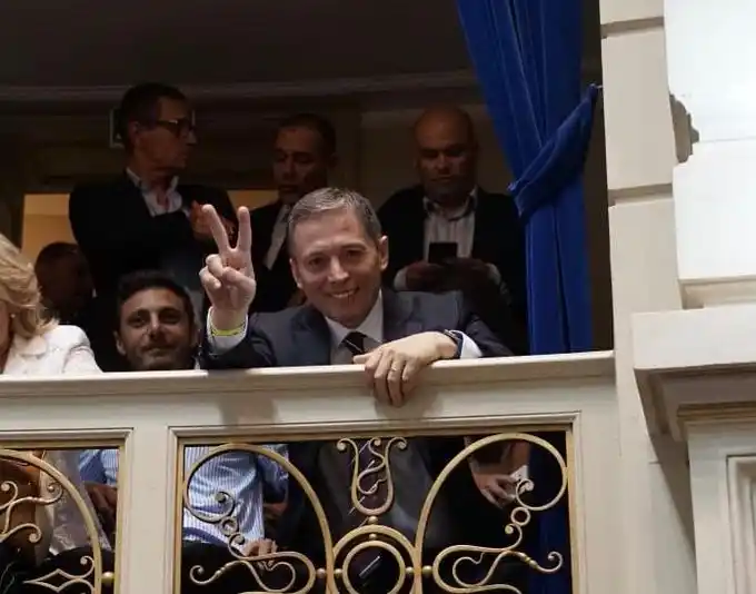Gray en la asunción de Kicillof: "Tengo plena confianza que va a poner la Provincia de pie"