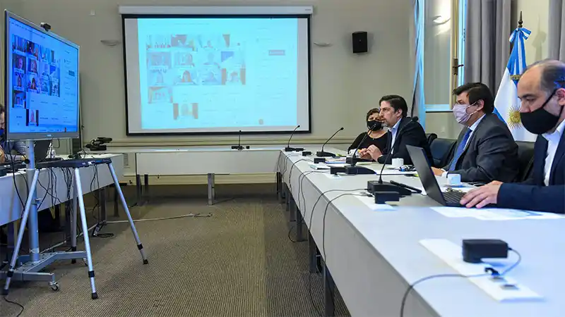 Gobierno y gremios acordaron un salario mínimo inicial docente de 27.500 pesos