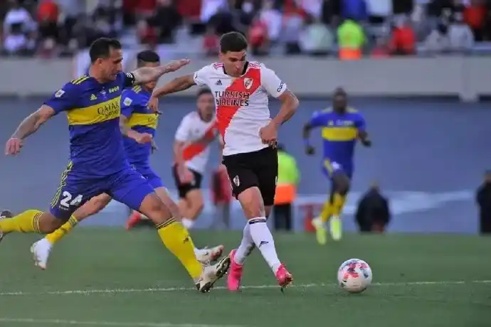 Demagogia con el fútbol obligan a transmitir gratis partidos de Boca y River