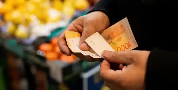 Según el INDEC, los salarios le ganaron a la inflación en el primer semestre del año