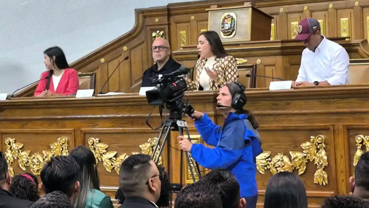 Para Jorge Rodríguez «las redes sociales son campos de concentración y los carceleros son bots»