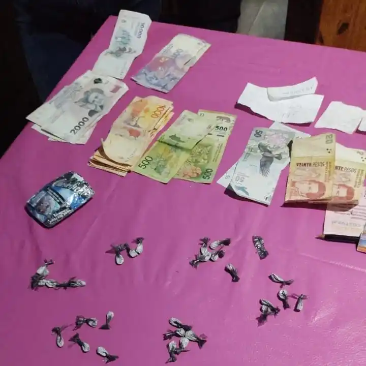 Secuestraron drogas, dinero y otros elementos durante un allanamiento por narcomenudeo