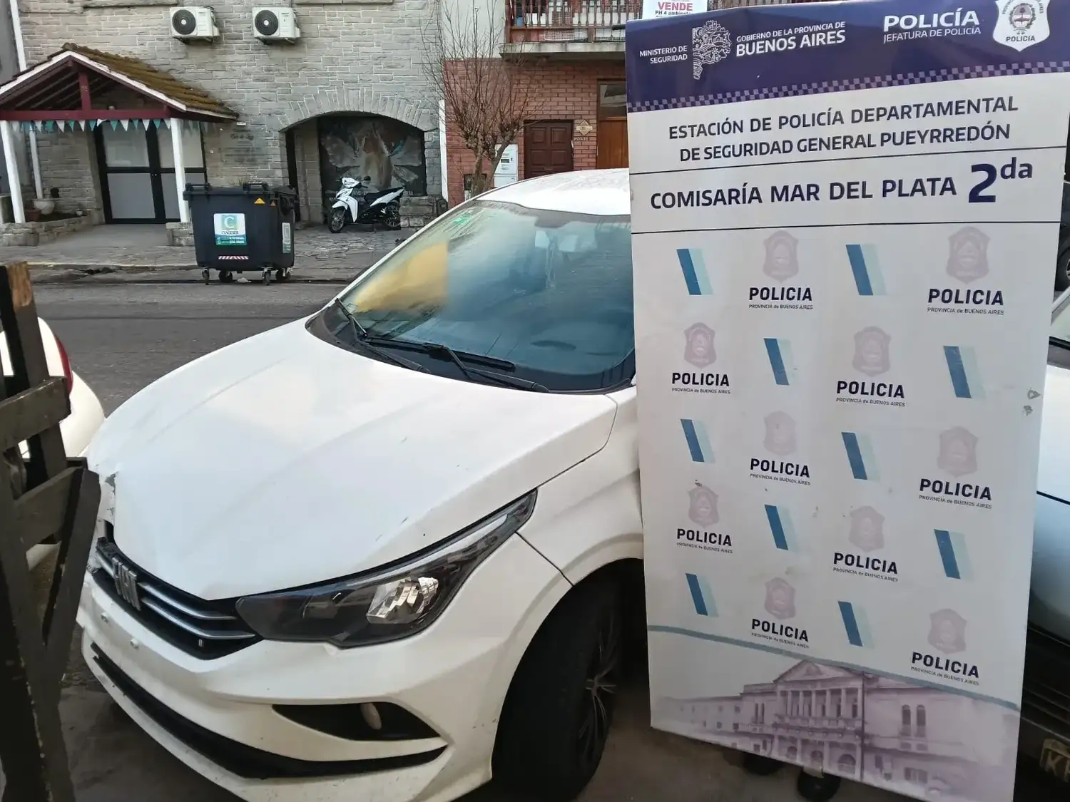 Robaron un auto, fueron perseguidos por la Policía y uno terminó herido de un disparo
