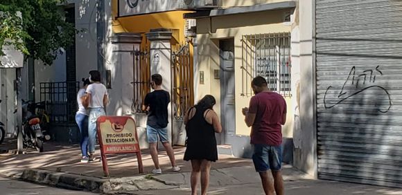 COVID-19: Quejas por falta de control y atención en clínicas y consultorios amarillos