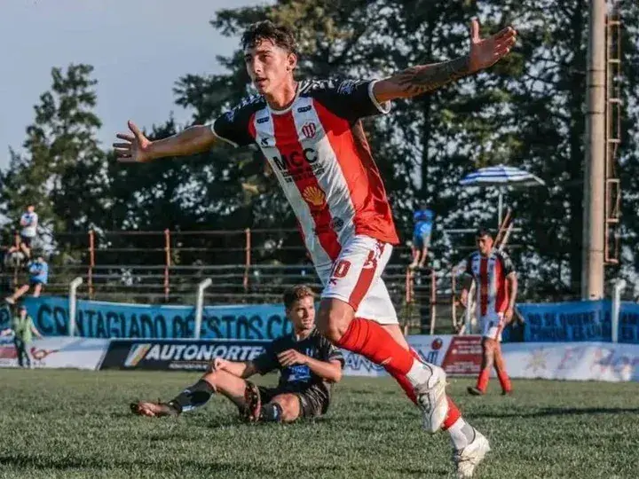 El futbolista de Colón de San Justo,Lautaro Fagioli. Foto:Redes