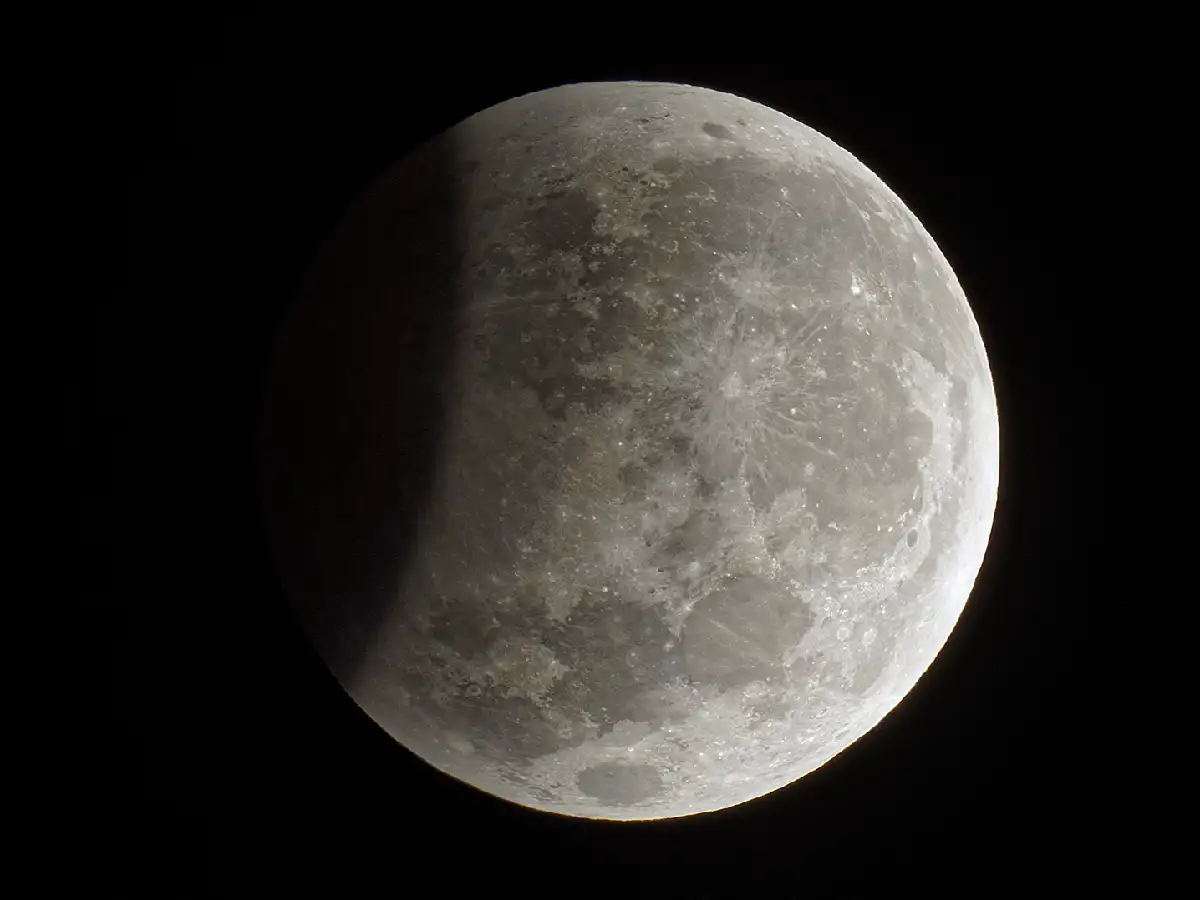 El 30 de noviembre será el último eclipse lunar del año, pero se verá poco desde Argentina
