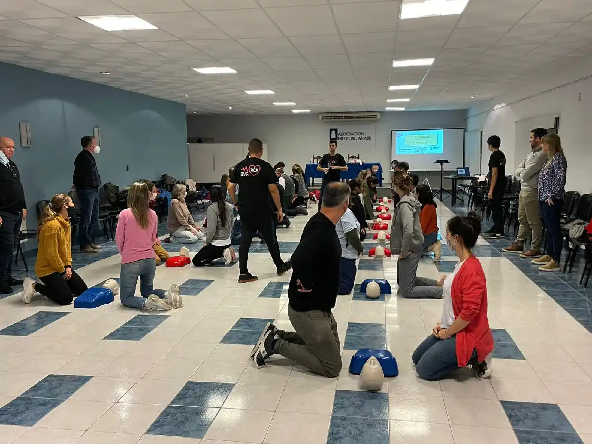 Capacitaron sobre RCP en la Mutual Árabe  