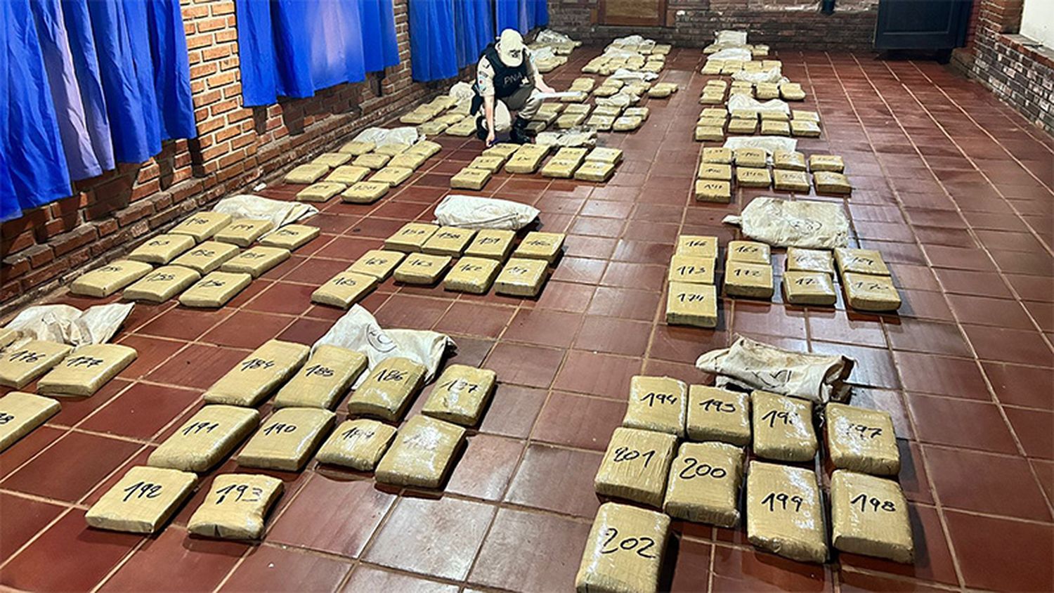 Incautan cargamento de 400 kilos de marihuana en la costa del río Paraná