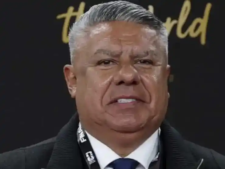 Chiqui Tapia, citado por la Justicia a idagatoria y sin poder salir del país.Foto:X @tapiachiqui