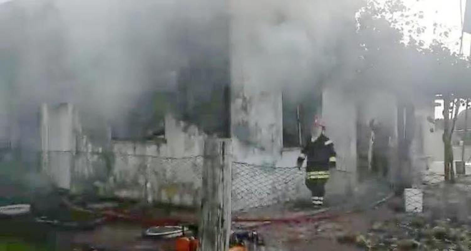 Bomberos intervino en un incendio en la zona rural