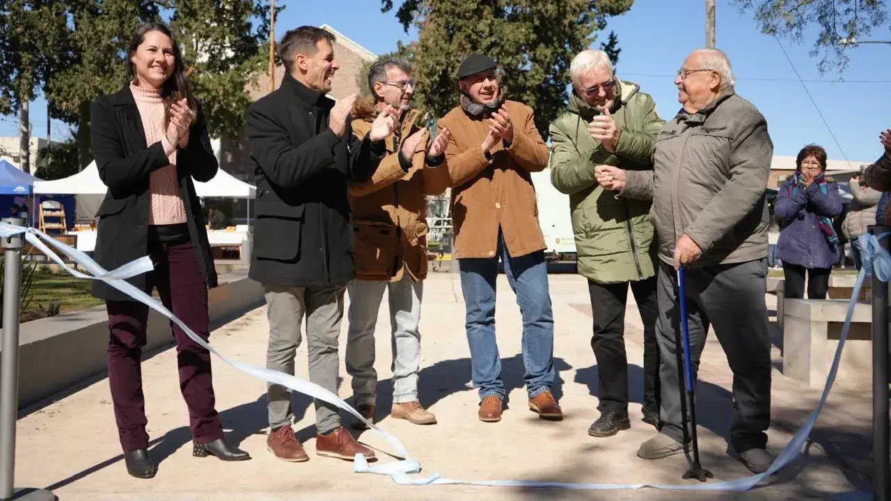 Viotti reinauguró la Plaza de la Paz y anunció nuevas luminarias LED para barrio Guillermo Lehmann